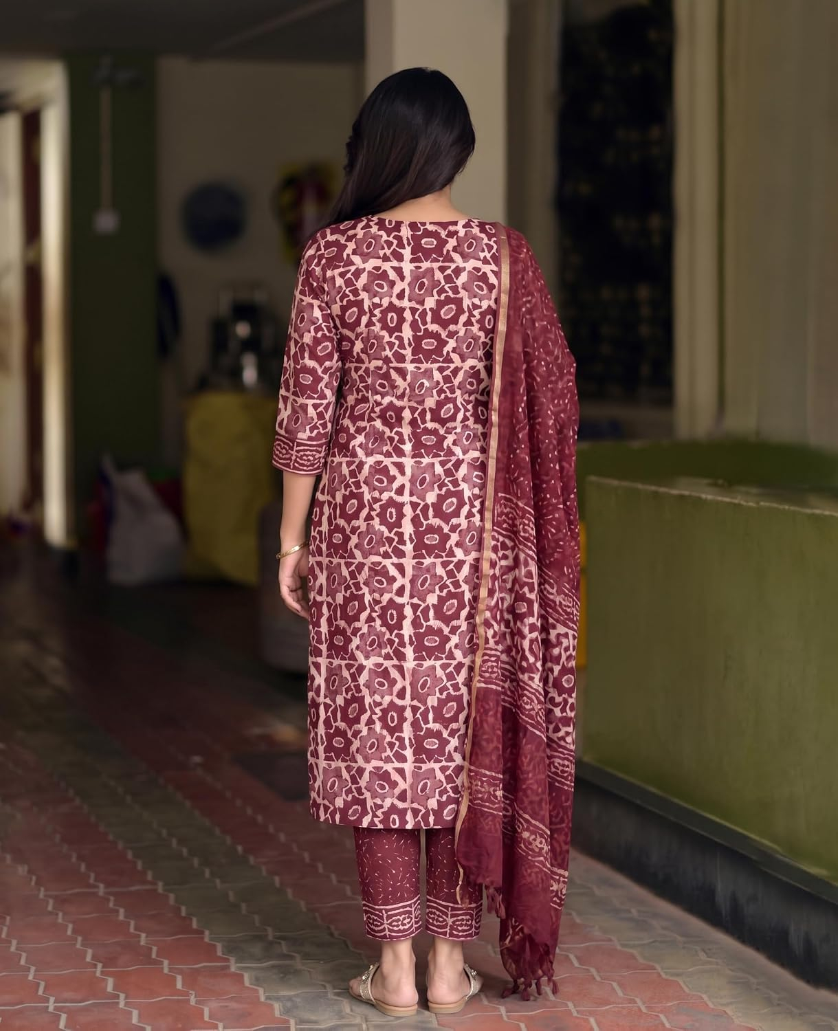 Women's Printed Kurta, Pant and Dupatta Set - Maroon - Image 5
